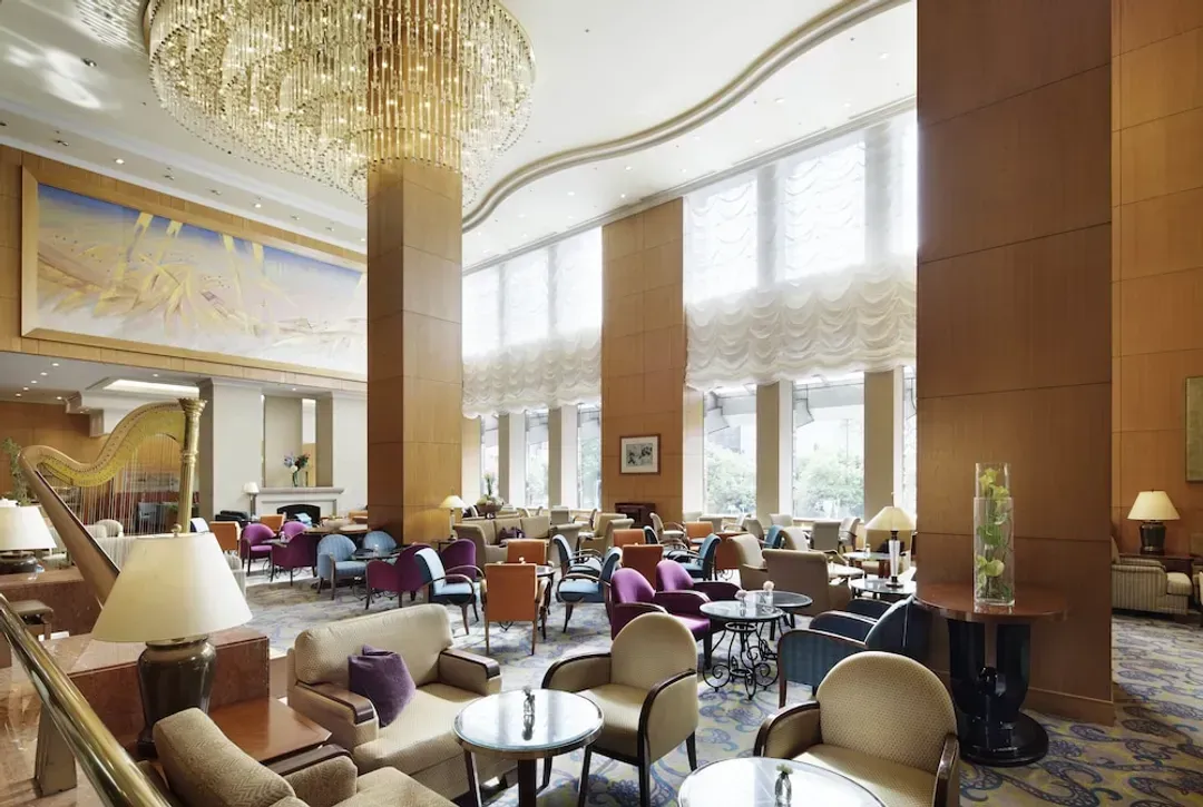 Lobby lounge