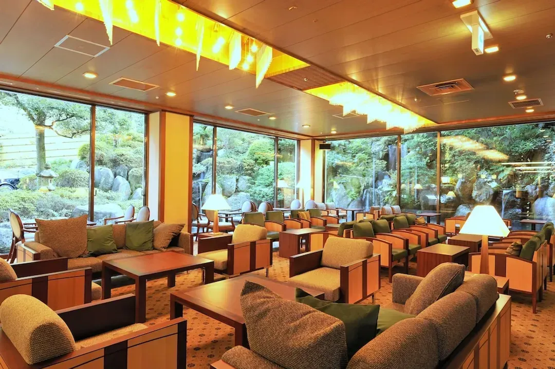 Lobby lounge