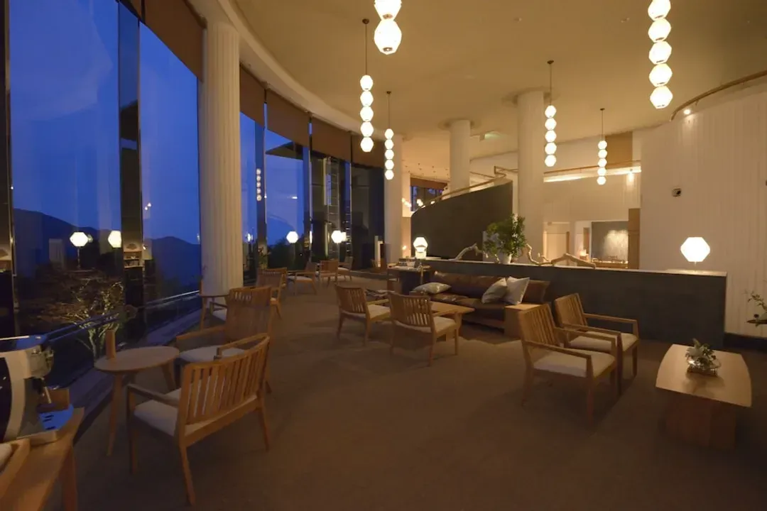Lobby lounge