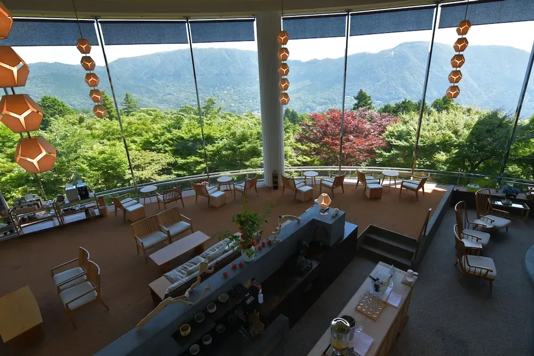 Lobby lounge