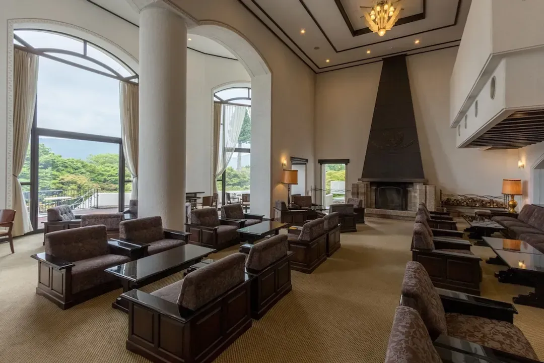 Lobby lounge