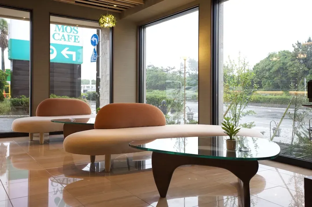 Lobby lounge