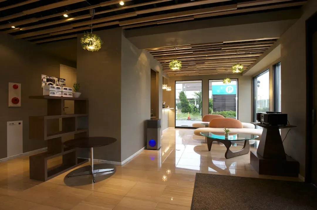 Lobby lounge