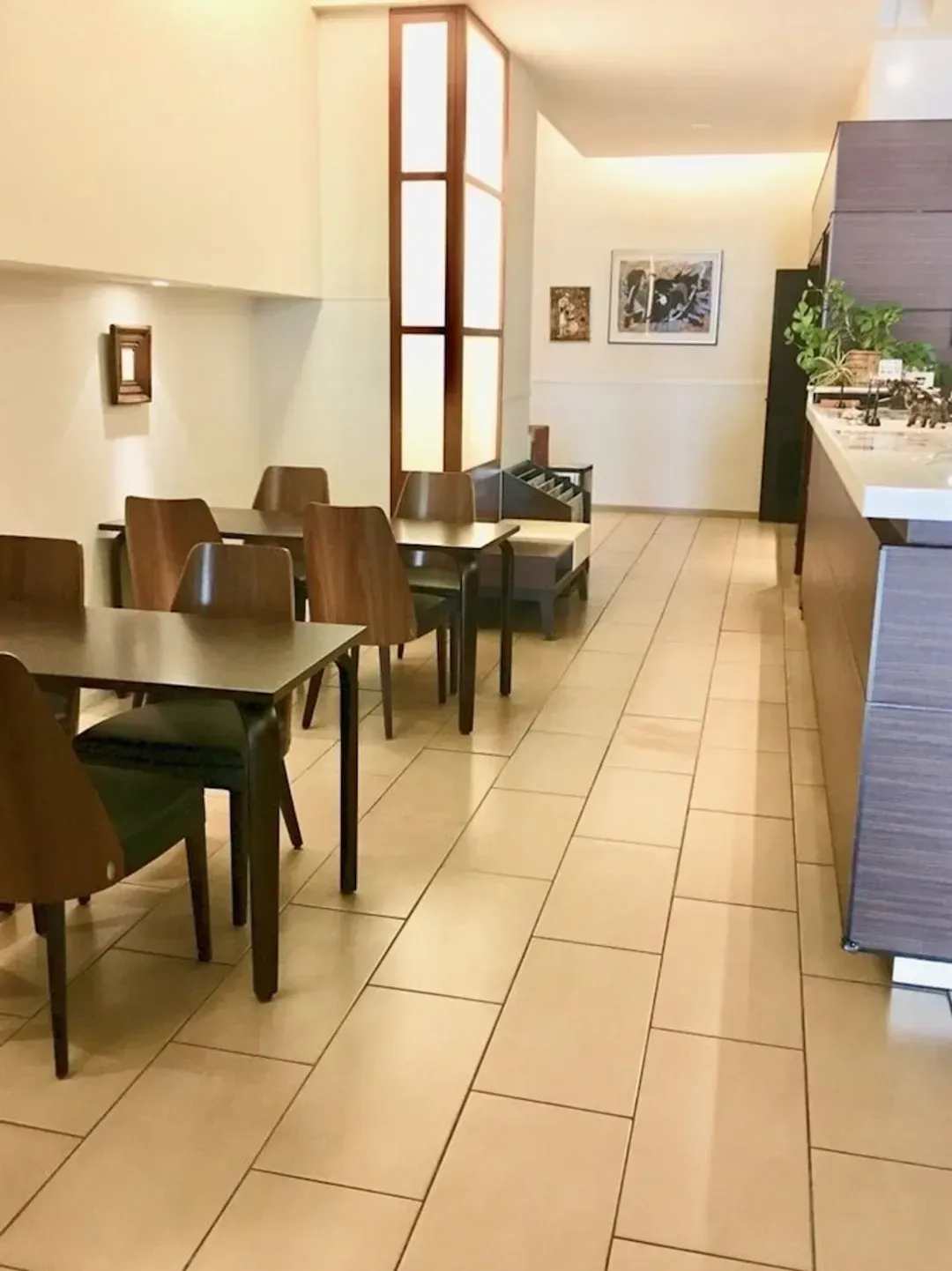 Lobby lounge