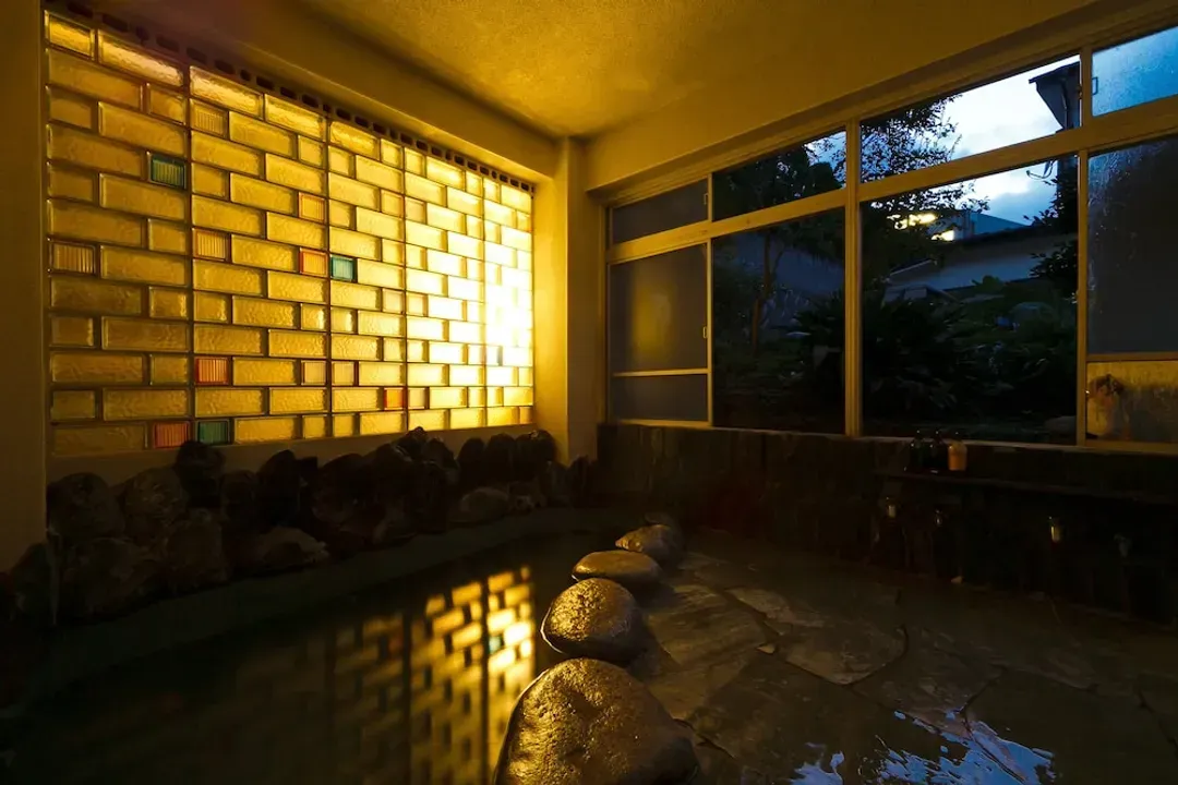 Indoor spa tub