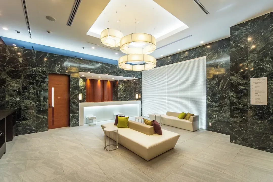Lobby lounge