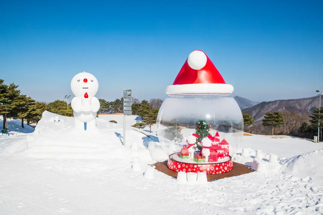 【首爾出發】洪川大明SONO滑雪度假村-冰雪樂園一天團｜趣味雪橇、冰球體驗 ★8/31前享早鳥價★-8