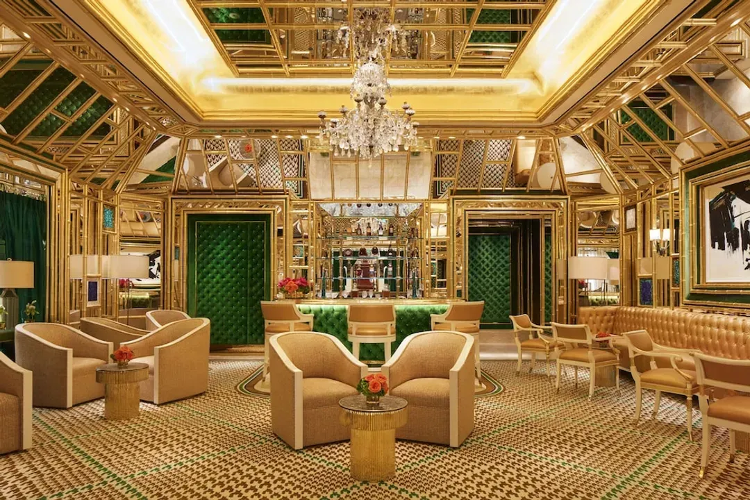 Lobby lounge