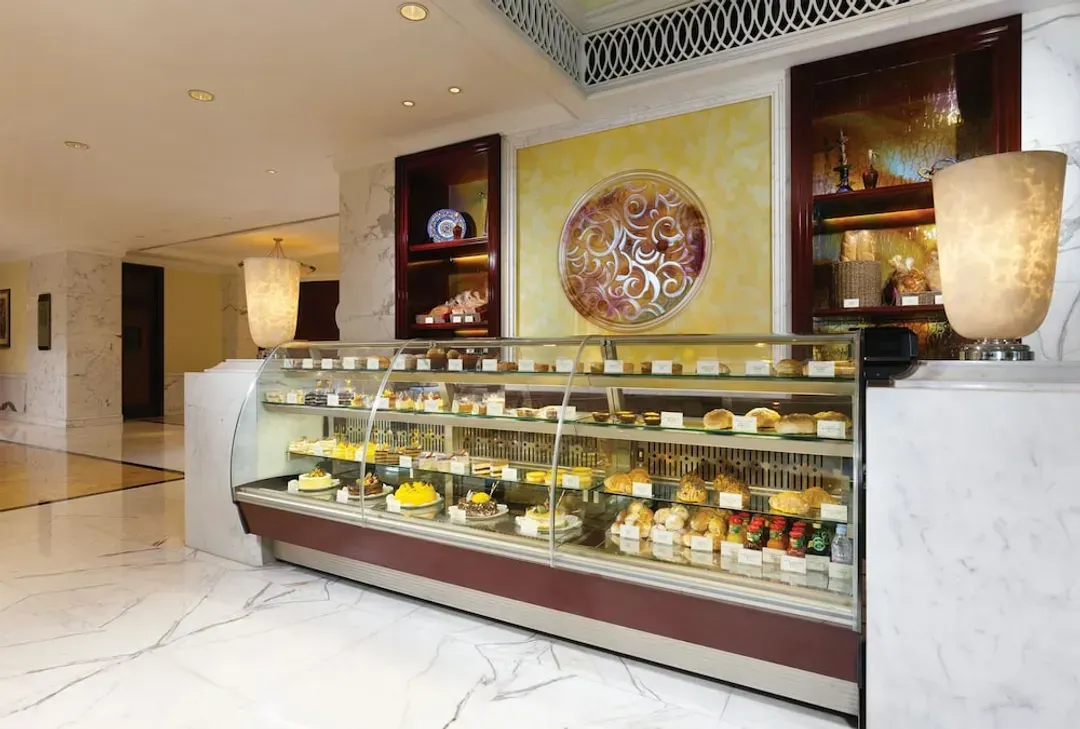 Lobby lounge