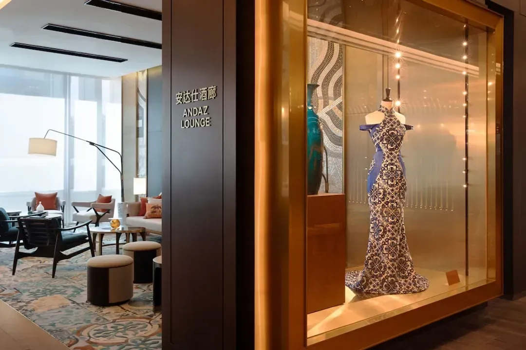 Lobby lounge