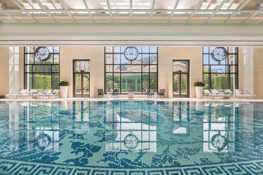 Indoor/outdoor pool