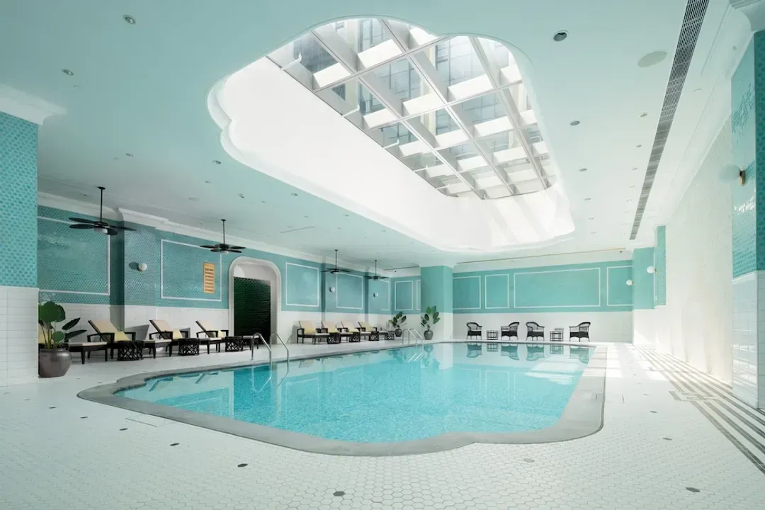 Indoor/outdoor pool