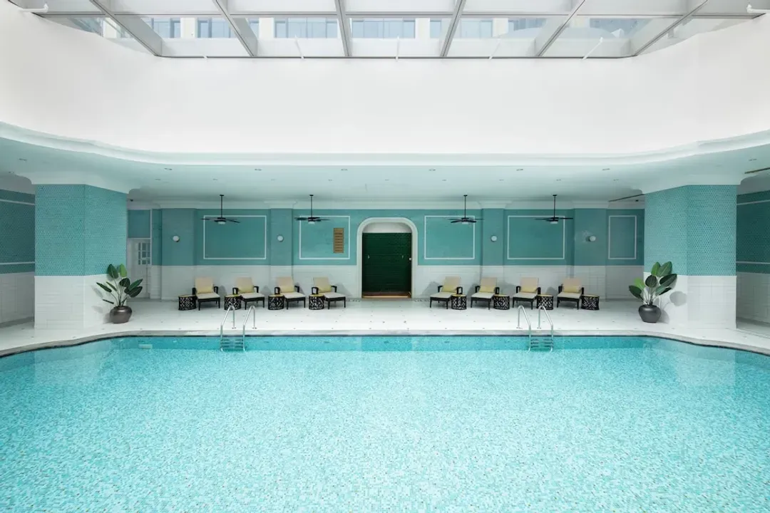 Indoor/outdoor pool