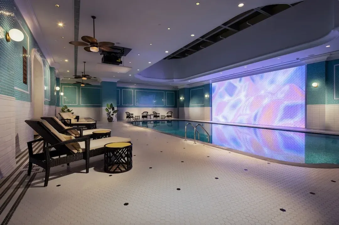 Indoor/outdoor pool