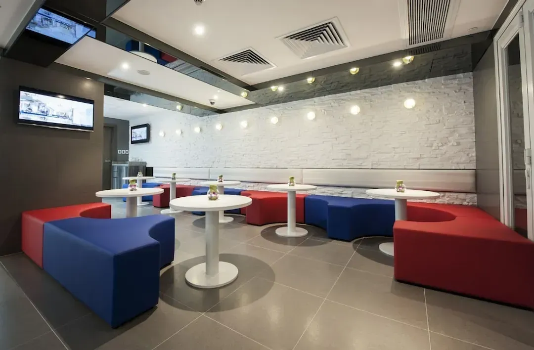 Lobby lounge