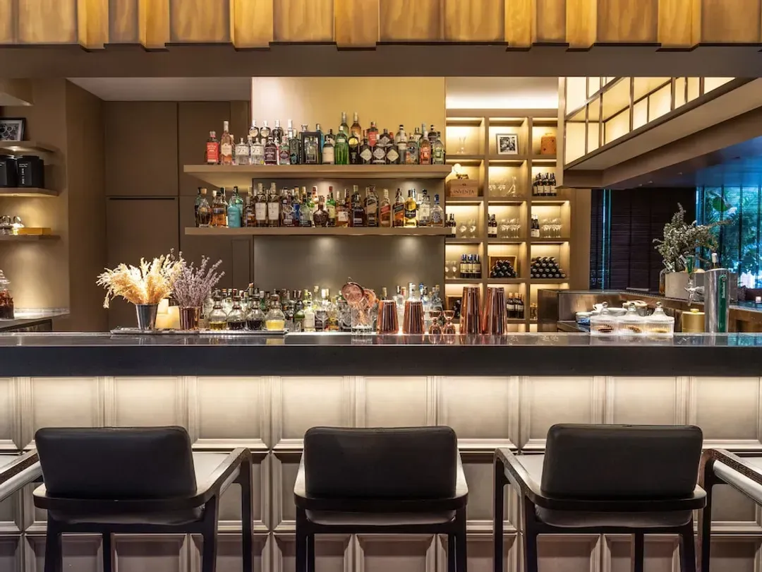 Lobby lounge