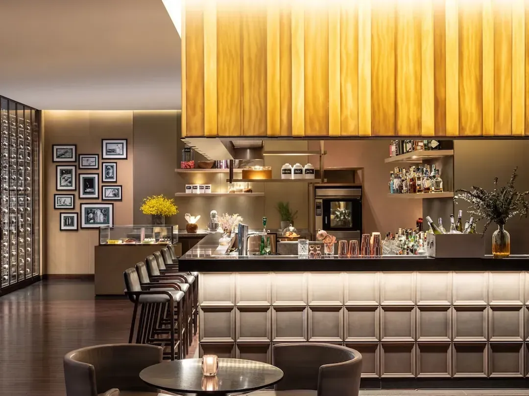 Lobby lounge