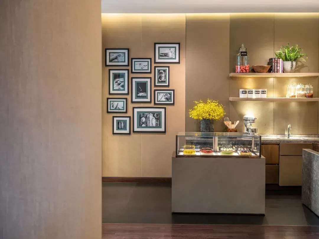 Lobby lounge