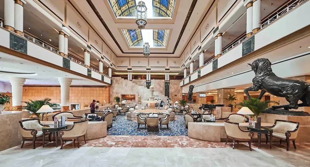 Lobby lounge