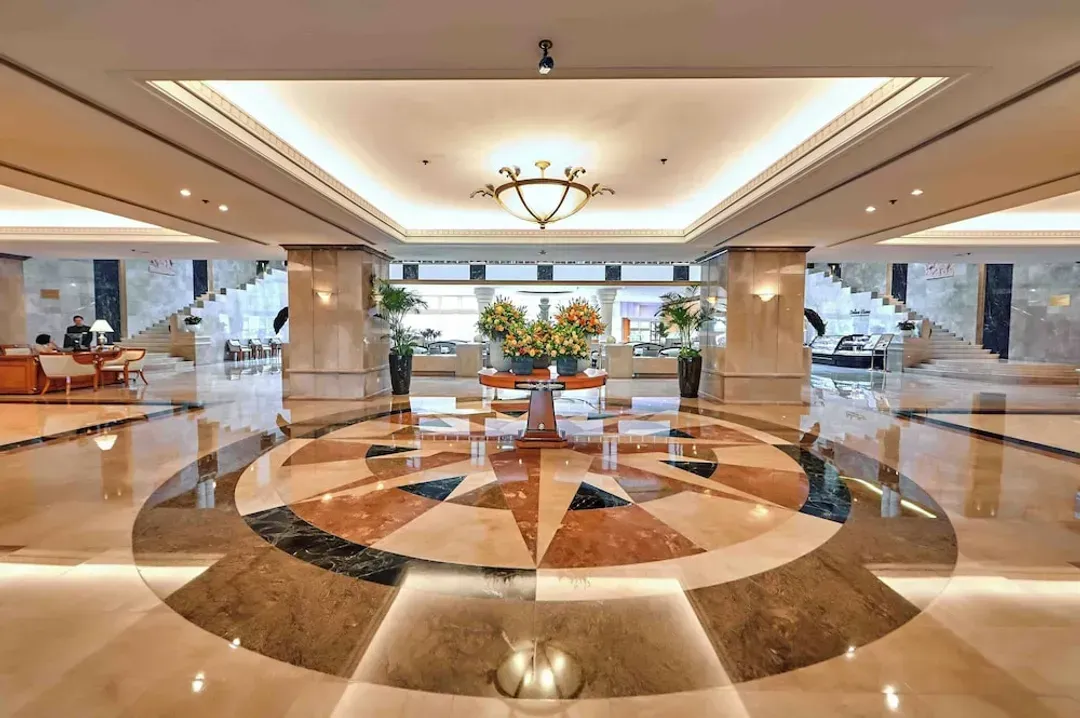 Lobby lounge