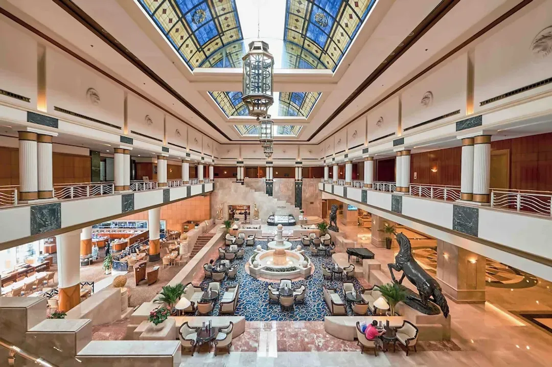 Lobby lounge