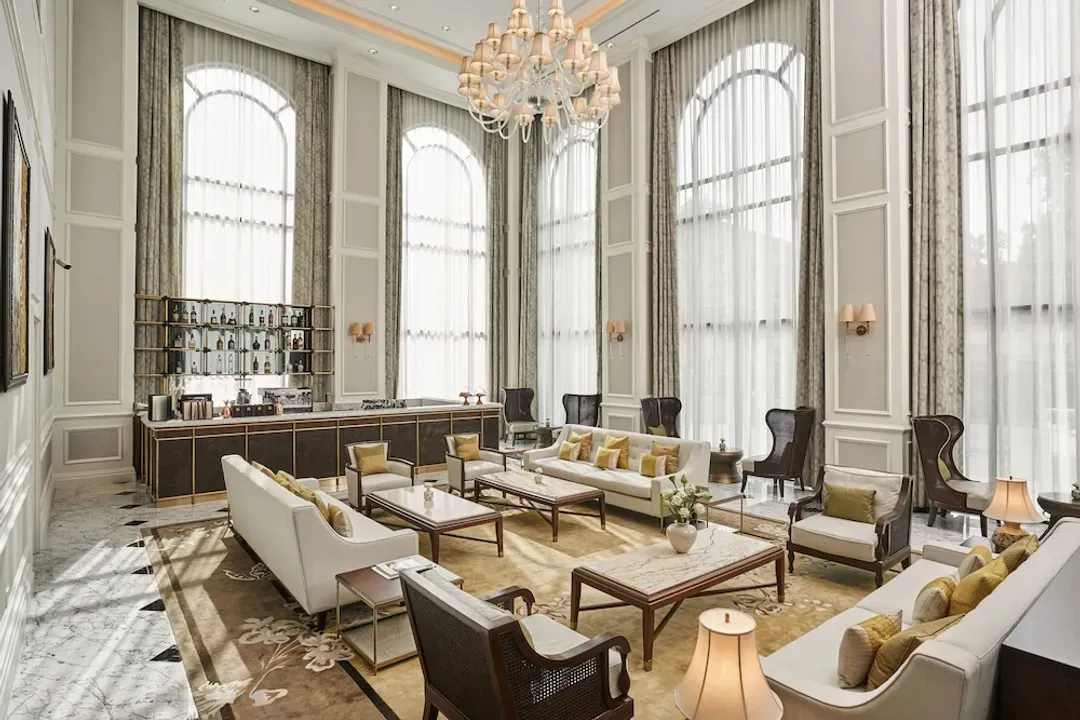 Lobby lounge