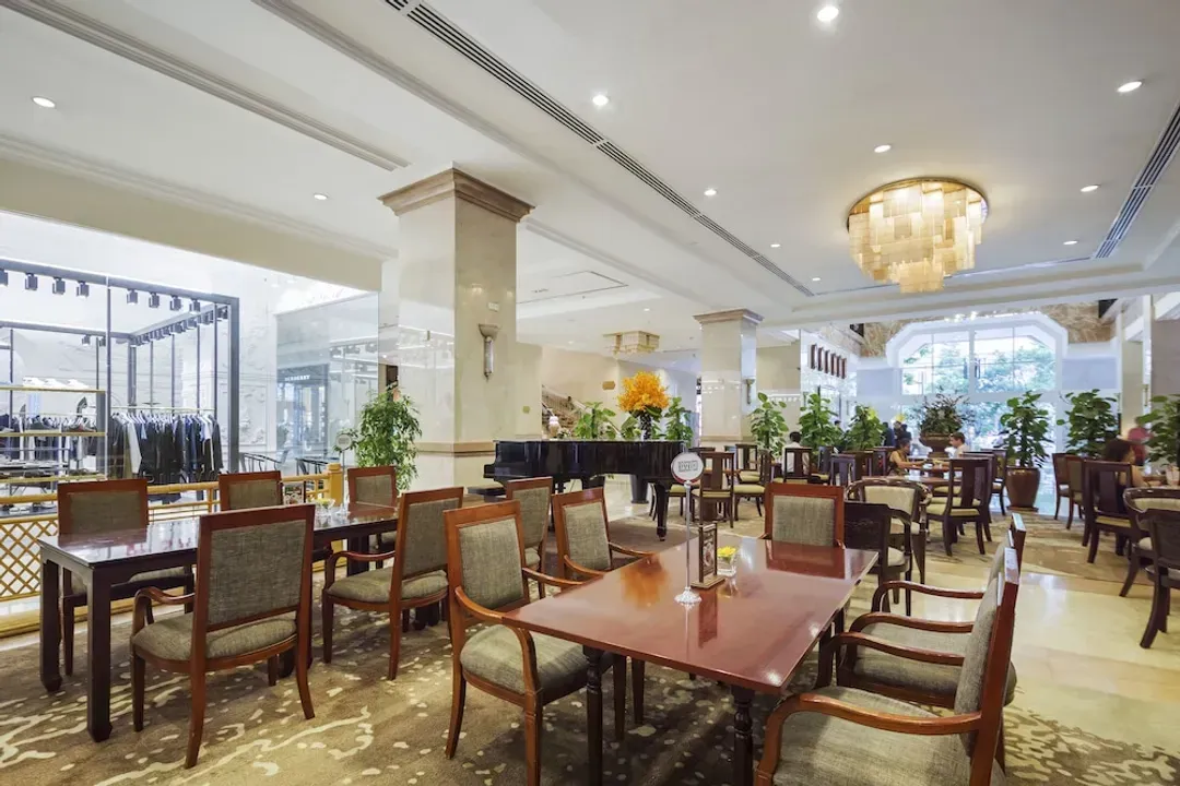 Lobby lounge