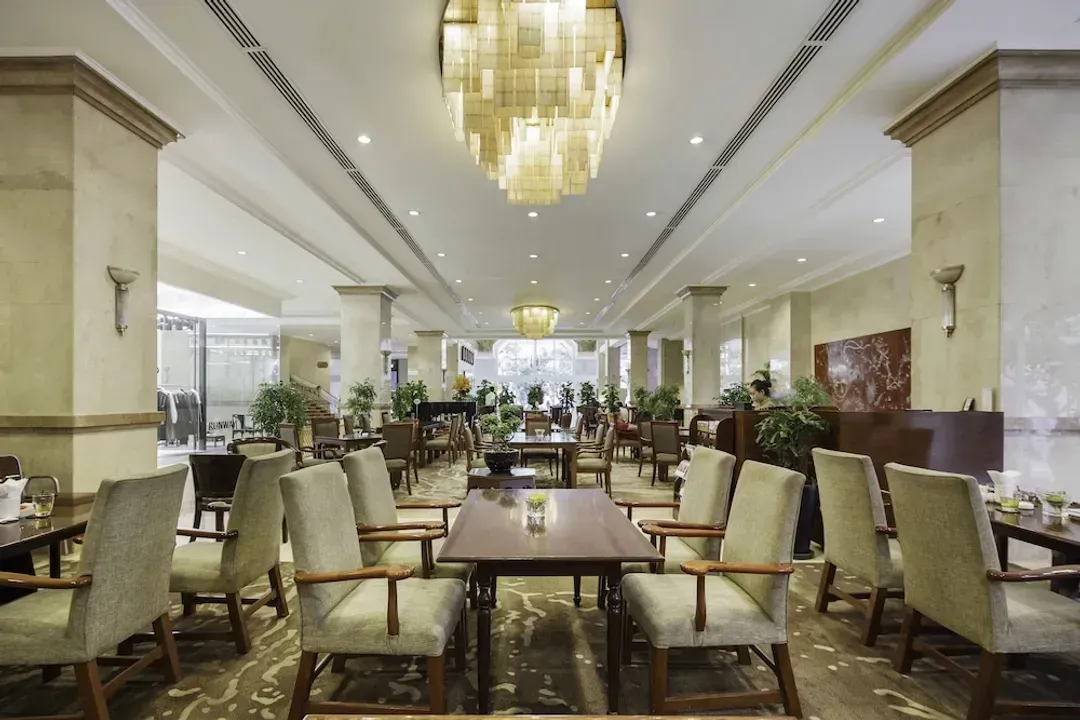 Lobby lounge