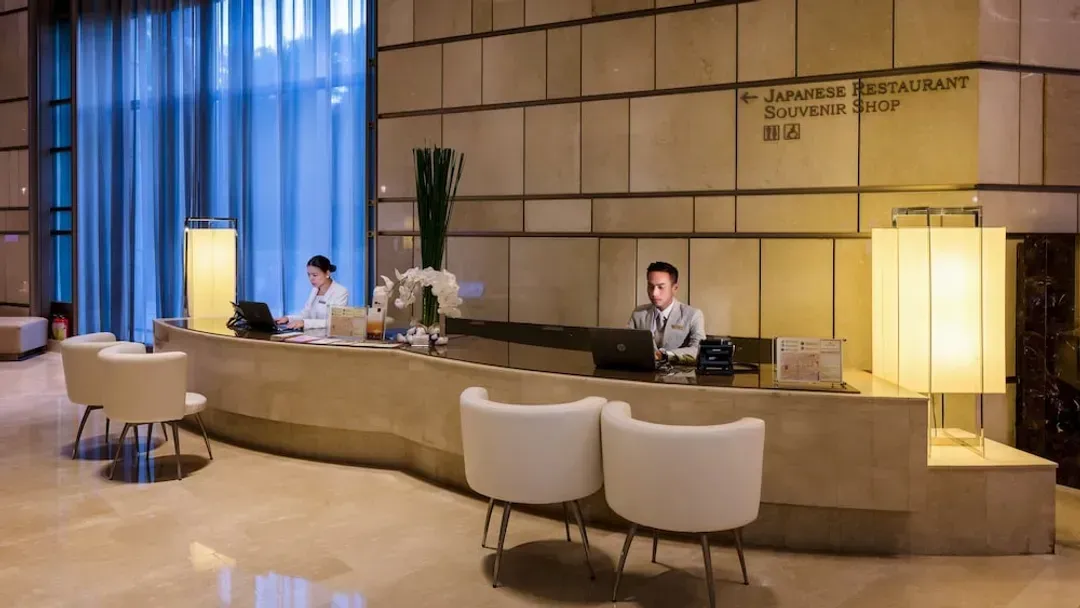 Lobby lounge