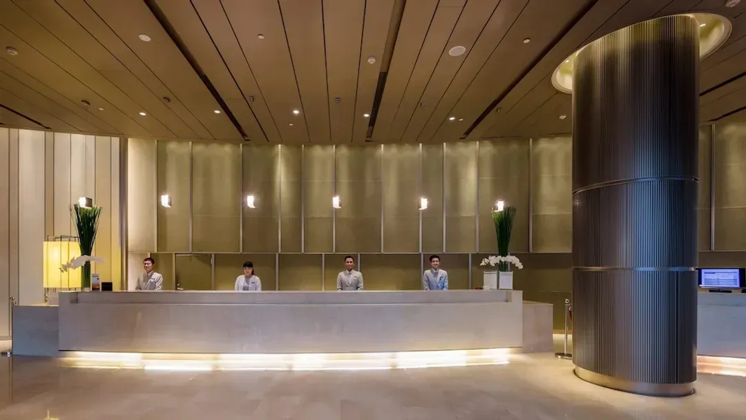 Lobby lounge