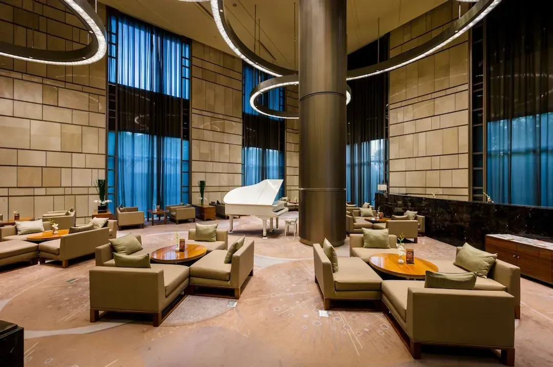 Lobby lounge