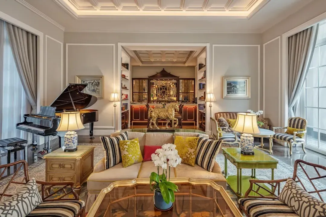 Lobby lounge