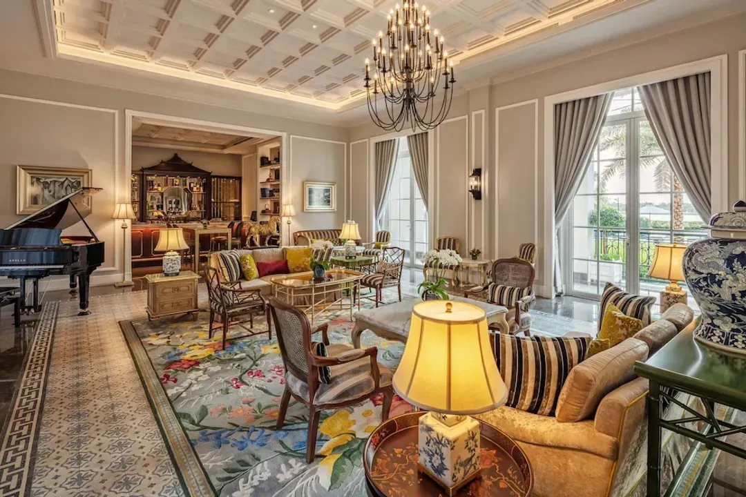 Lobby lounge