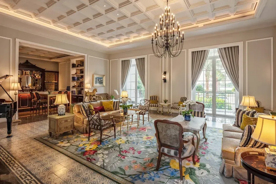 Lobby lounge