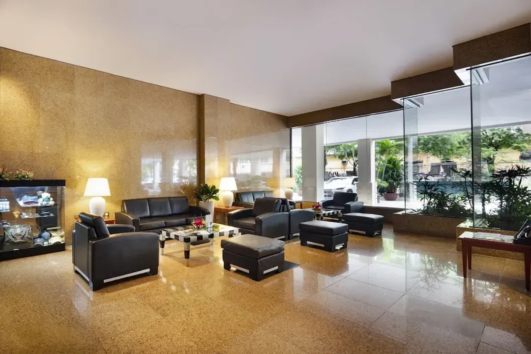 Lobby lounge