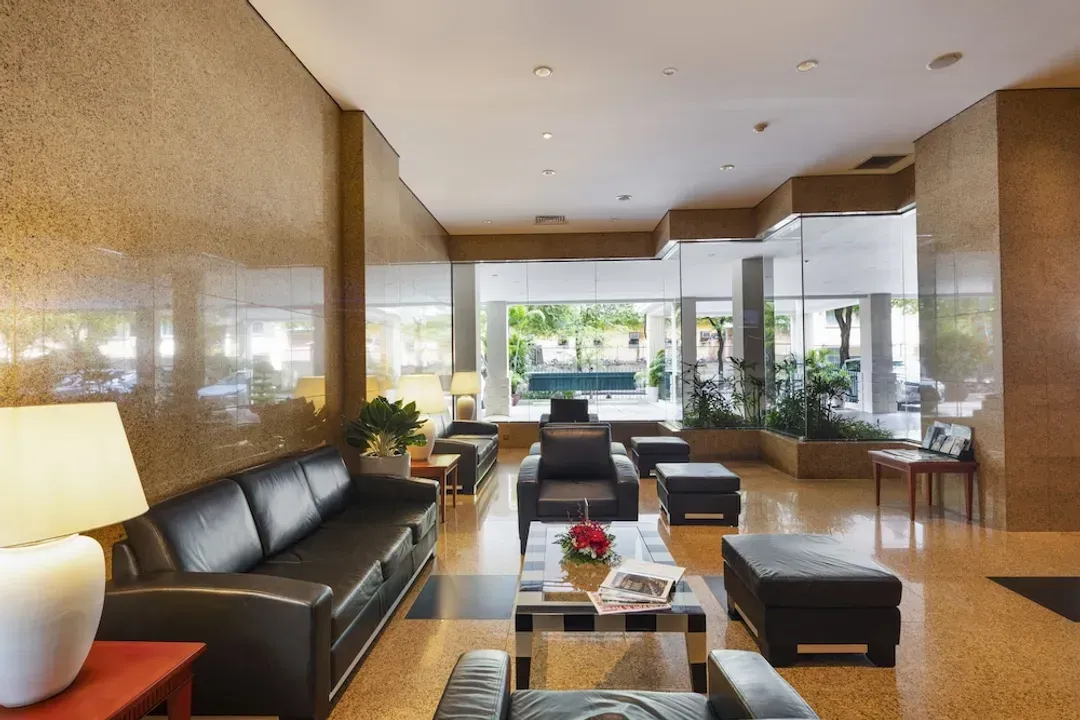 Lobby lounge