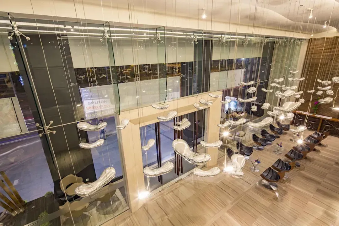 Lobby lounge