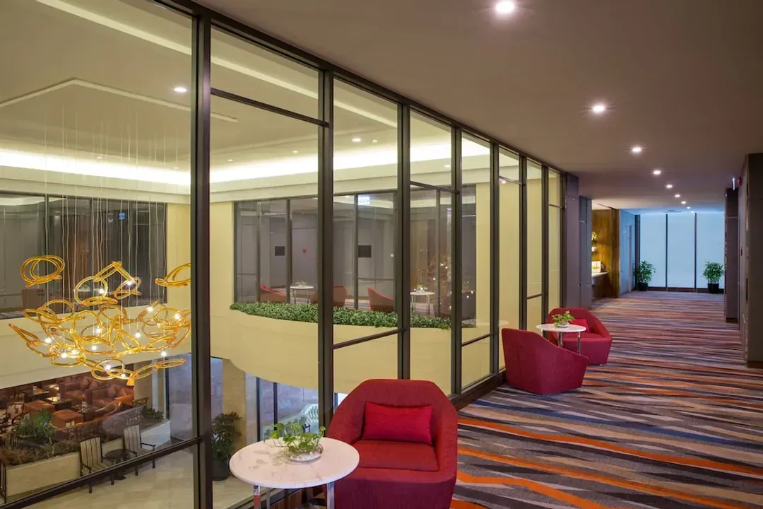 Lobby lounge