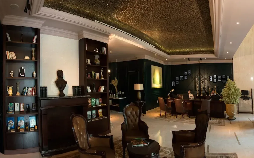 Lobby lounge