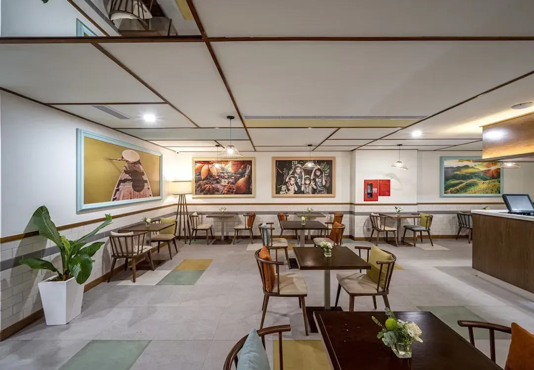 Lobby lounge