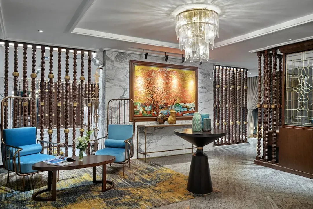 Lobby lounge