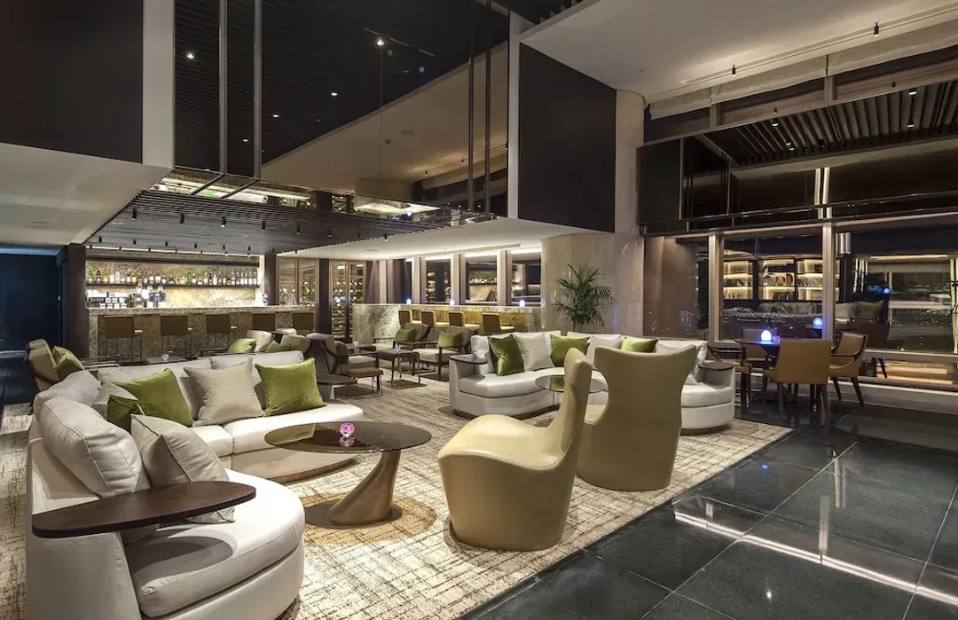 Lobby lounge