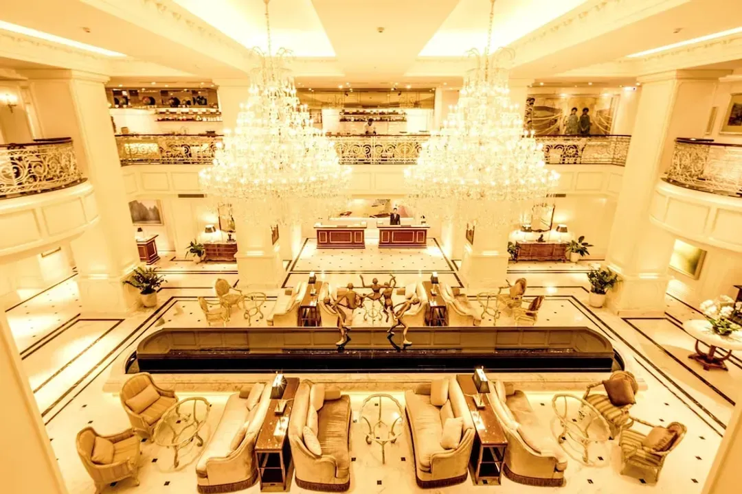 Lobby lounge