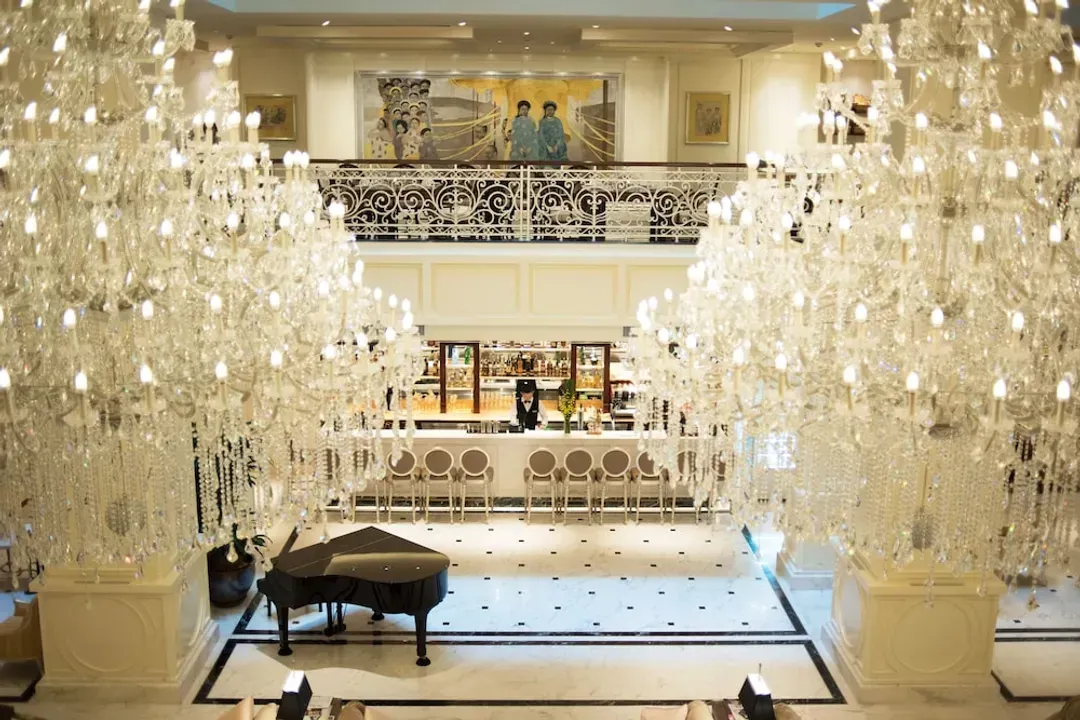 Lobby lounge