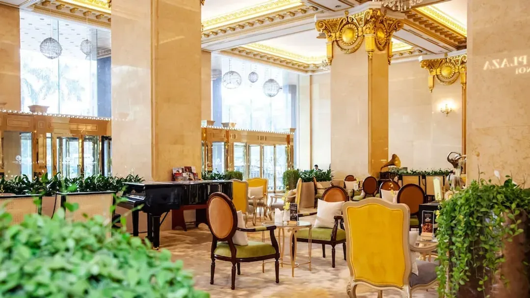 Lobby lounge