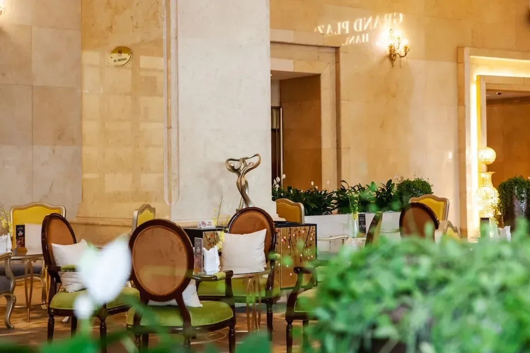 Lobby lounge