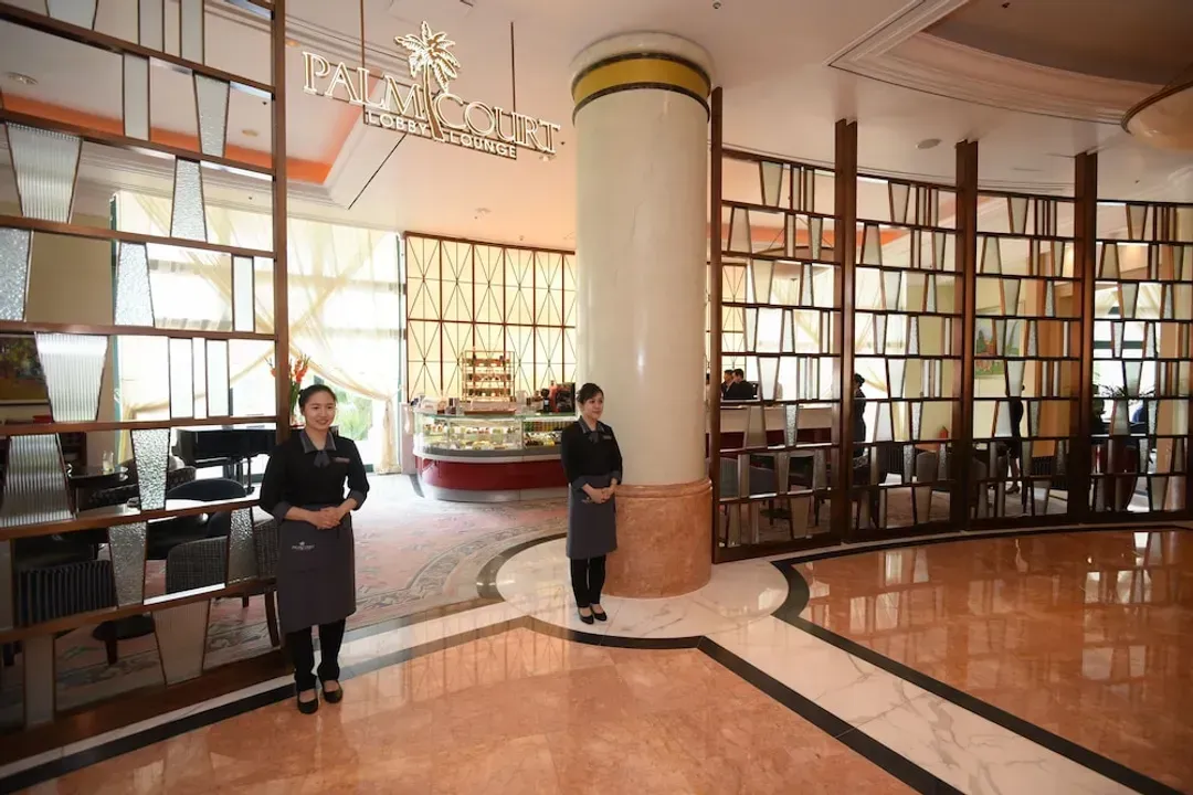 Lobby lounge