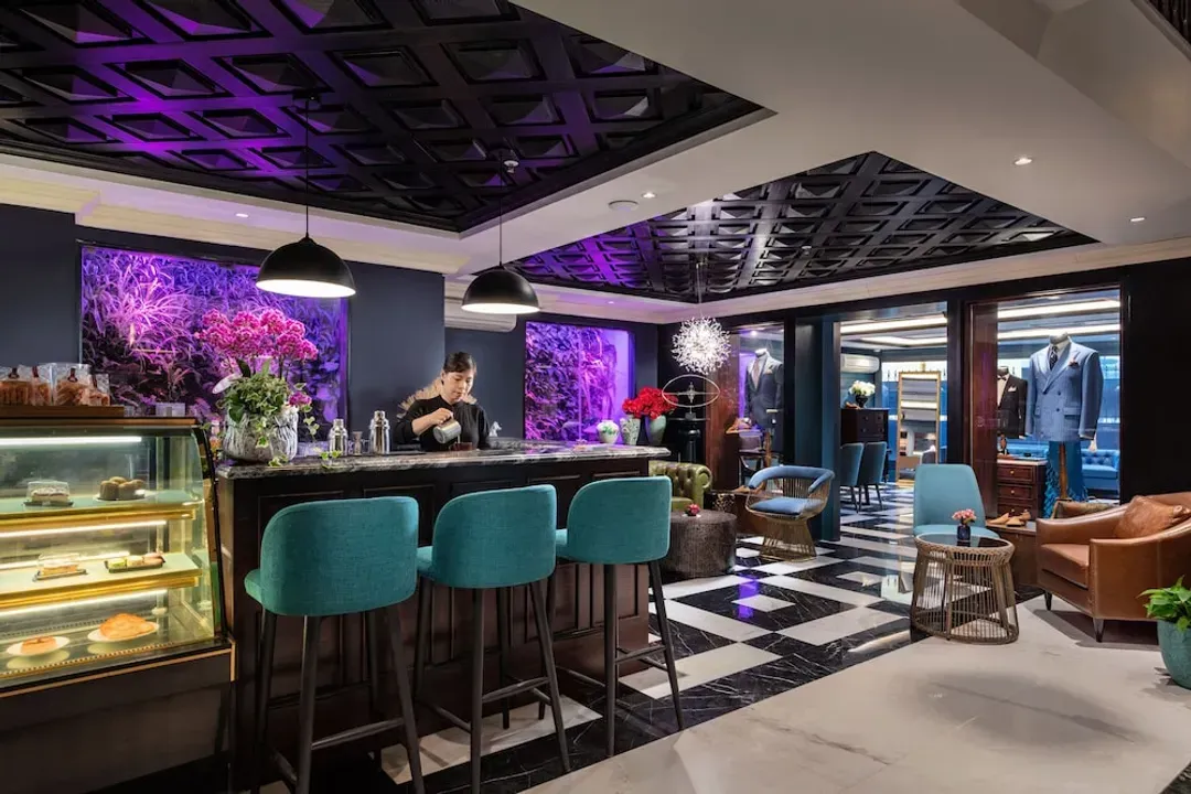 Lobby lounge