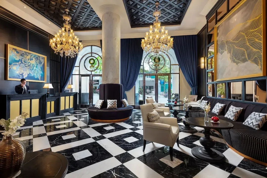 Lobby lounge