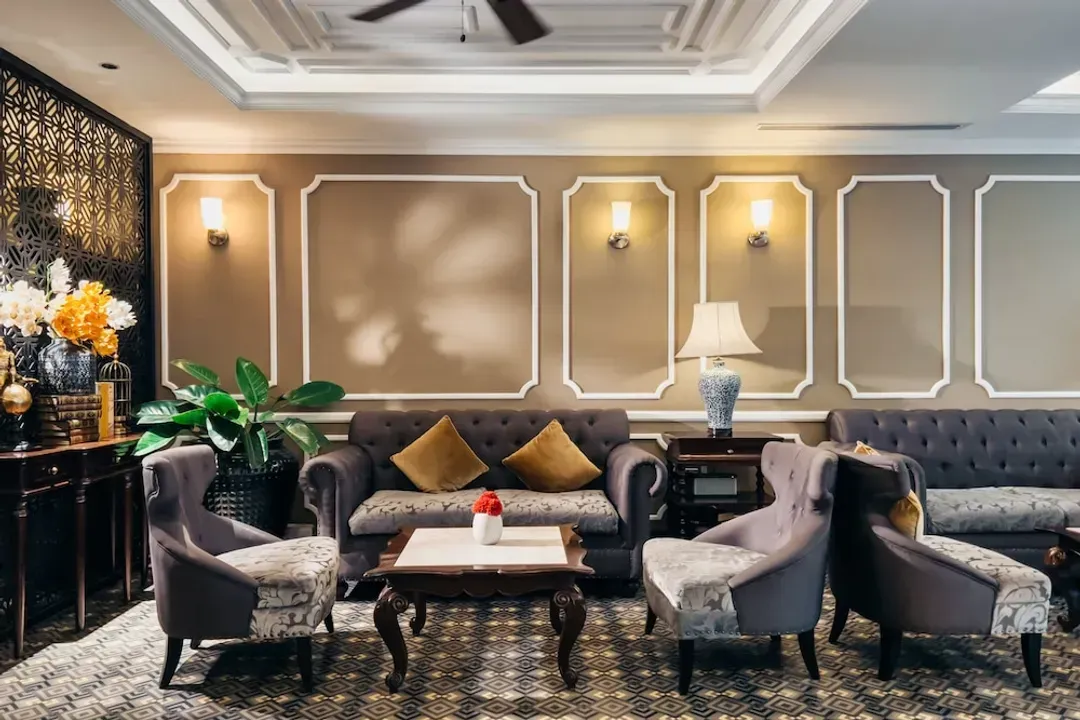 Lobby lounge